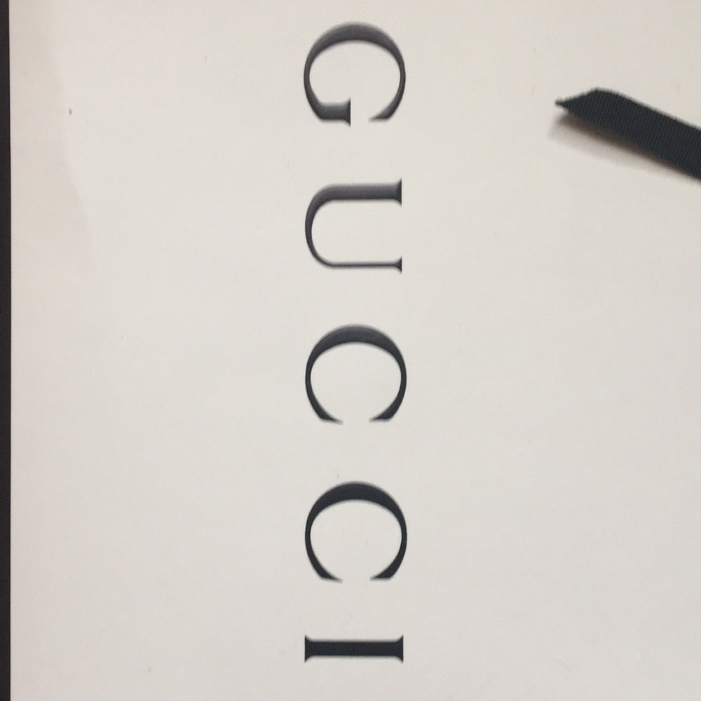 Meet your Posher, Ella